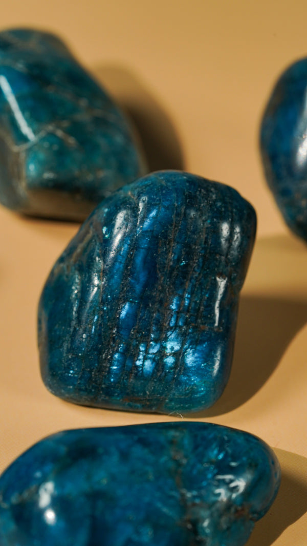 Blauer Apatit Trommelstein XL