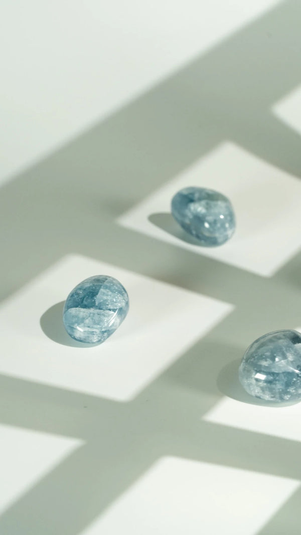 Blauer Baryt Trommelstein