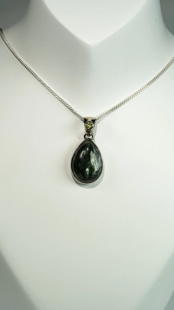 Serafinit und Peridot Halskette