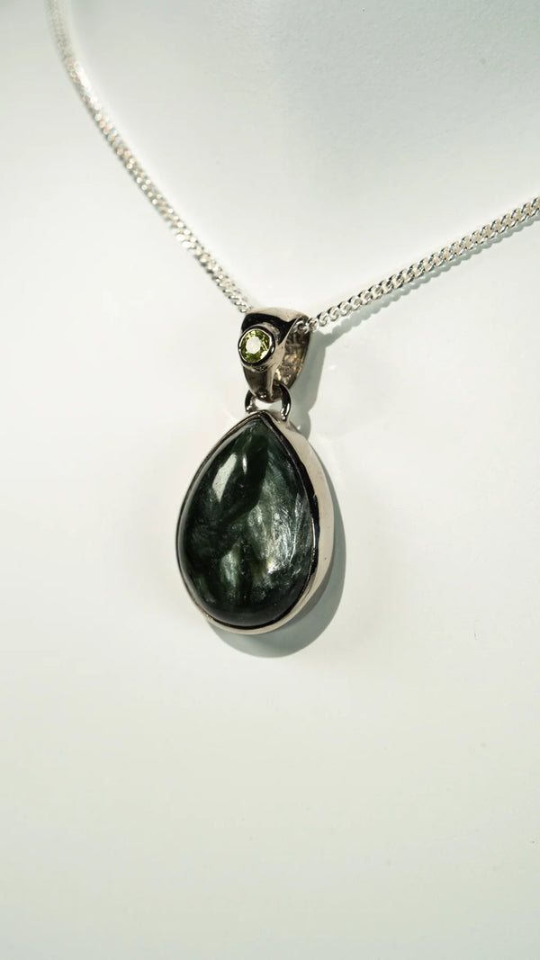 Serafinit und Peridot Halskette