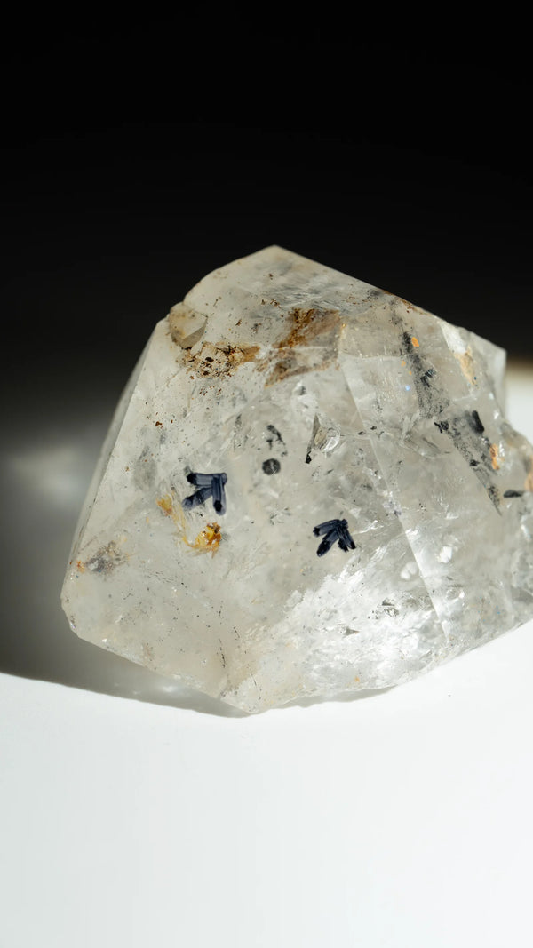 Enhydro Quarz BLACK TEAR – Gesamtansicht