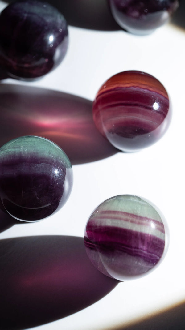 Lila Fluorit Kugeln – Gruppe