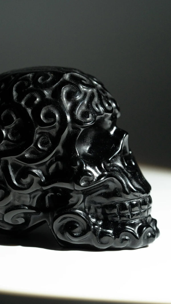 Obsidian Schädel – Detail Ornamente