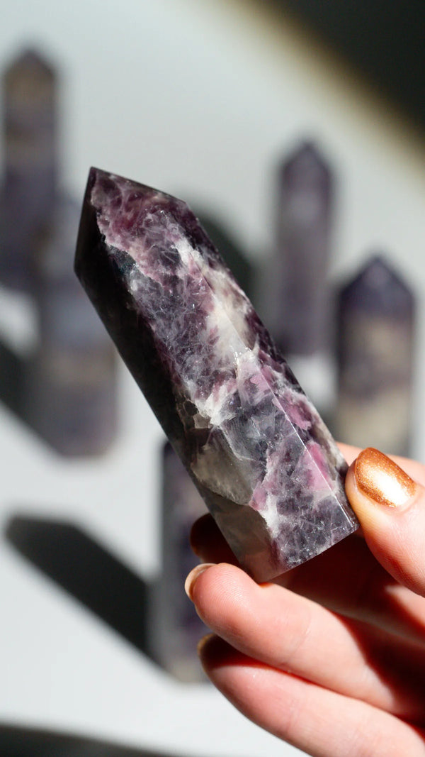 Unicorn Stone Turm in der Hand